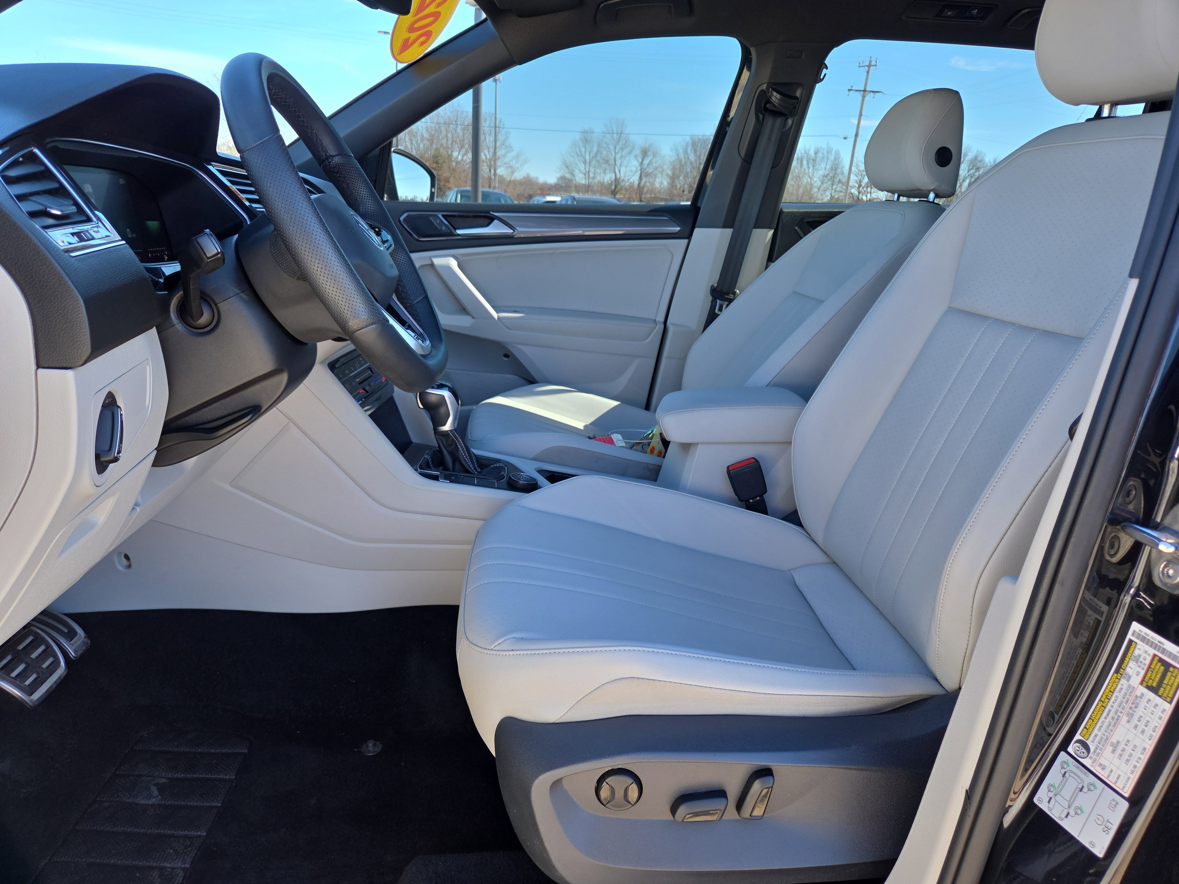 Used 2022 Volkswagen Tiguan SE R-Line image 9