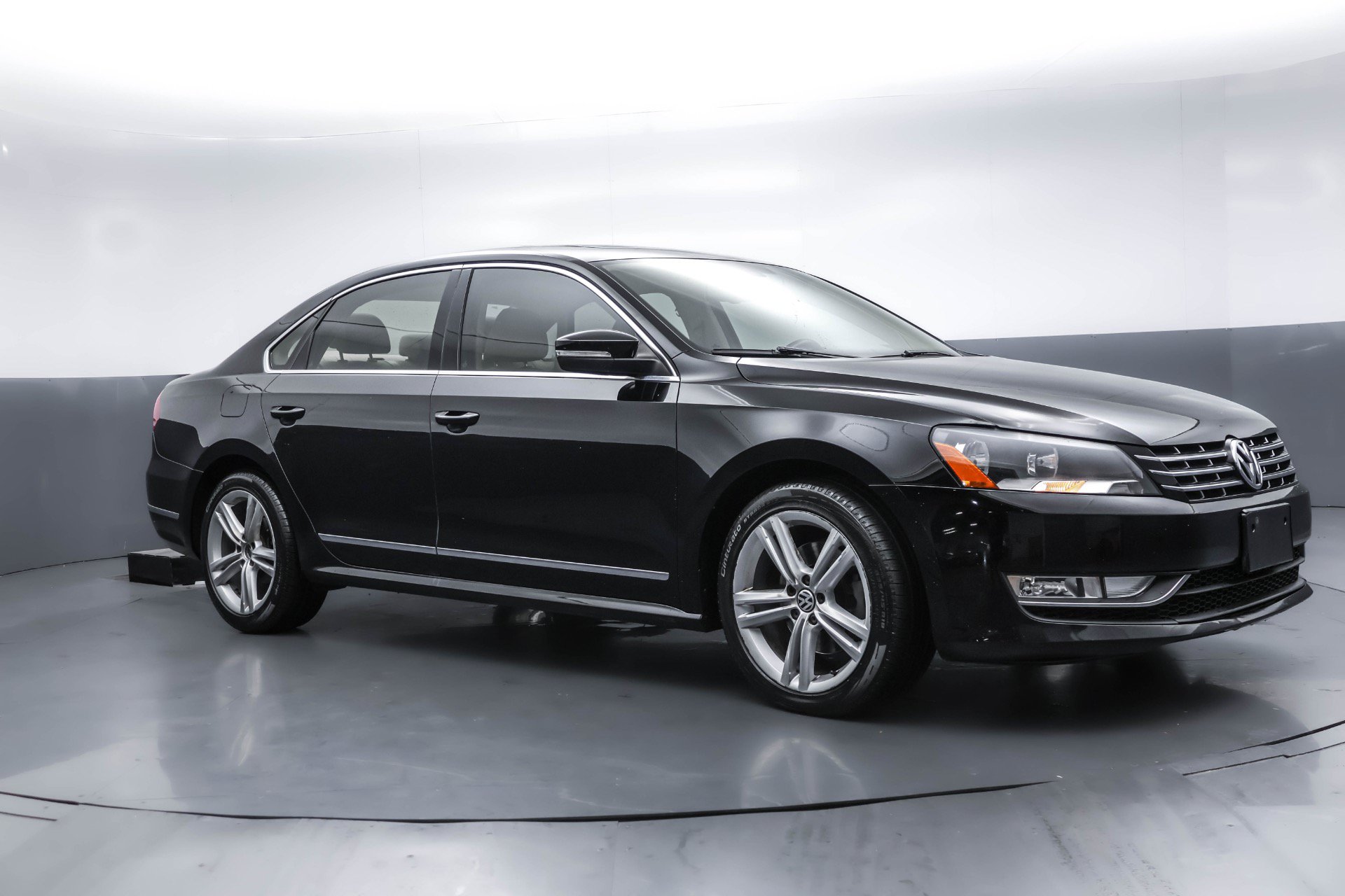 Used 2013 Volkswagen Passat TDI SEL Premium FWD image 21