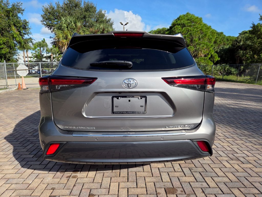 Used 2025 Toyota Highlander Limited AWD/4WD image 10