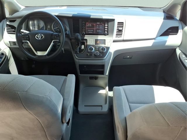 Used 2020 Toyota Sienna L FWD image 21