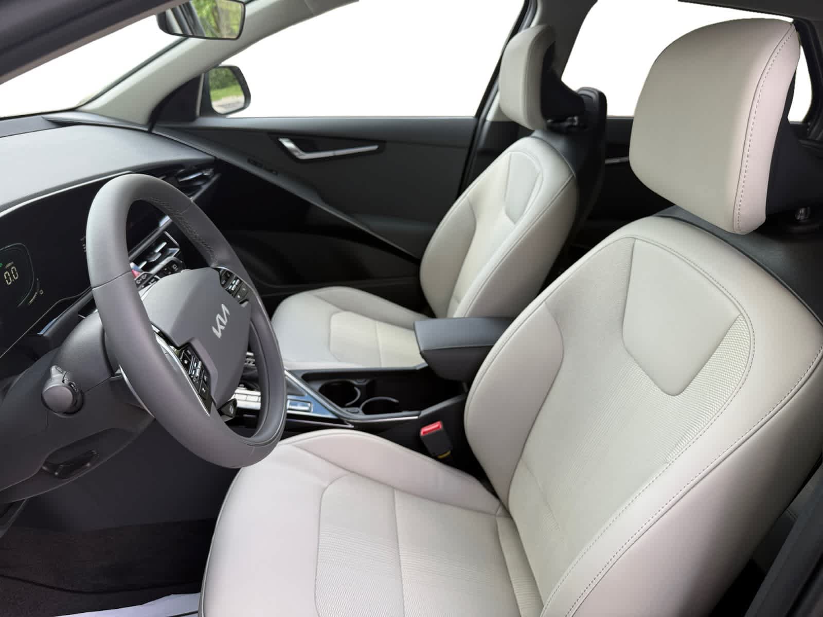 New 2026 Kia Niro EX FWD image 11
