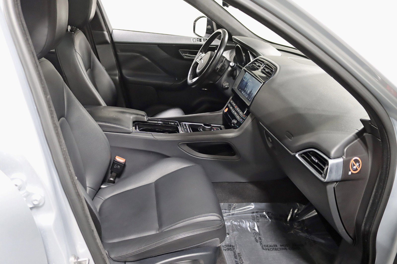 Used 2019 Jaguar F-PACE Premium image 30