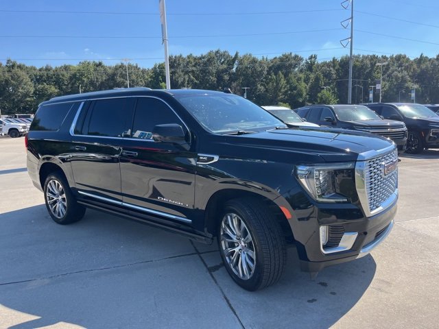 Used 2021 GMC Yukon XL Denali w/ Denali Premium Package image 8