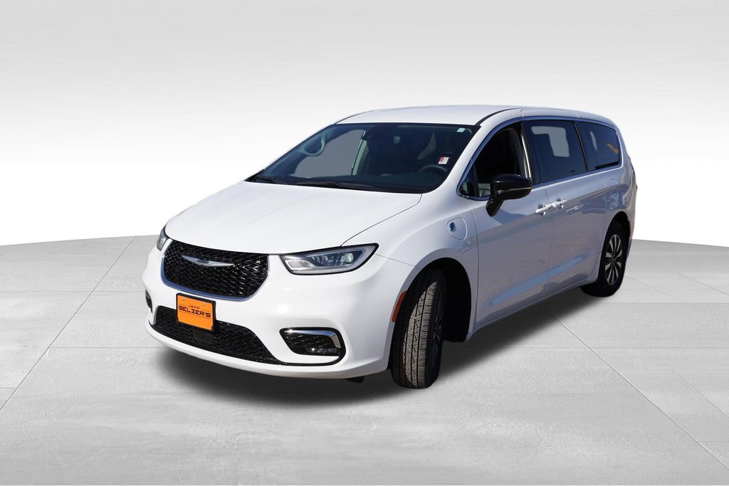 Certified 2024 Chrysler Pacifica Limited FWD image 11