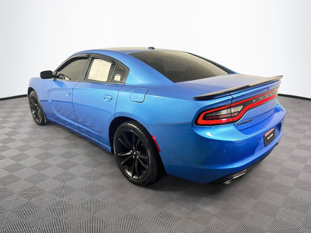 Used 2018 Dodge Charger SXT w/ Blacktop Package RWD image 7