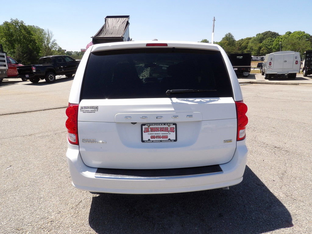 Used 2018 Dodge Grand Caravan SE w/ UConnect Hands-Free Group FWD image 6