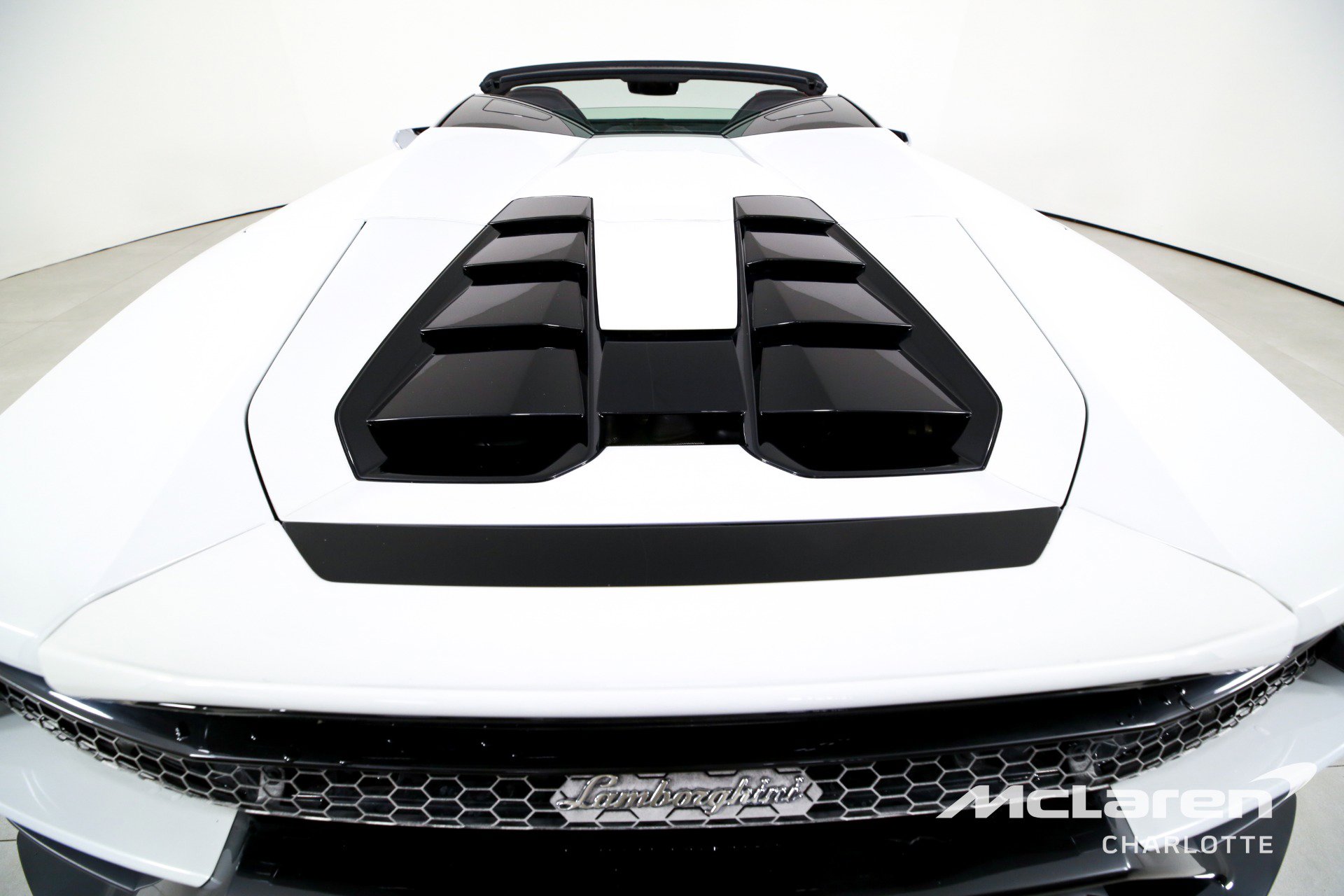 Used 2020 Lamborghini Huracan EVO image 25