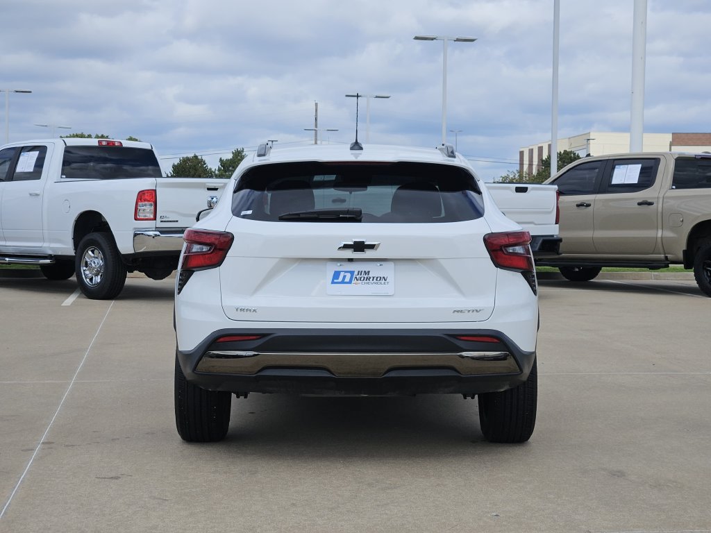 Used 2025 Chevrolet Trax ACTIV FWD image 6
