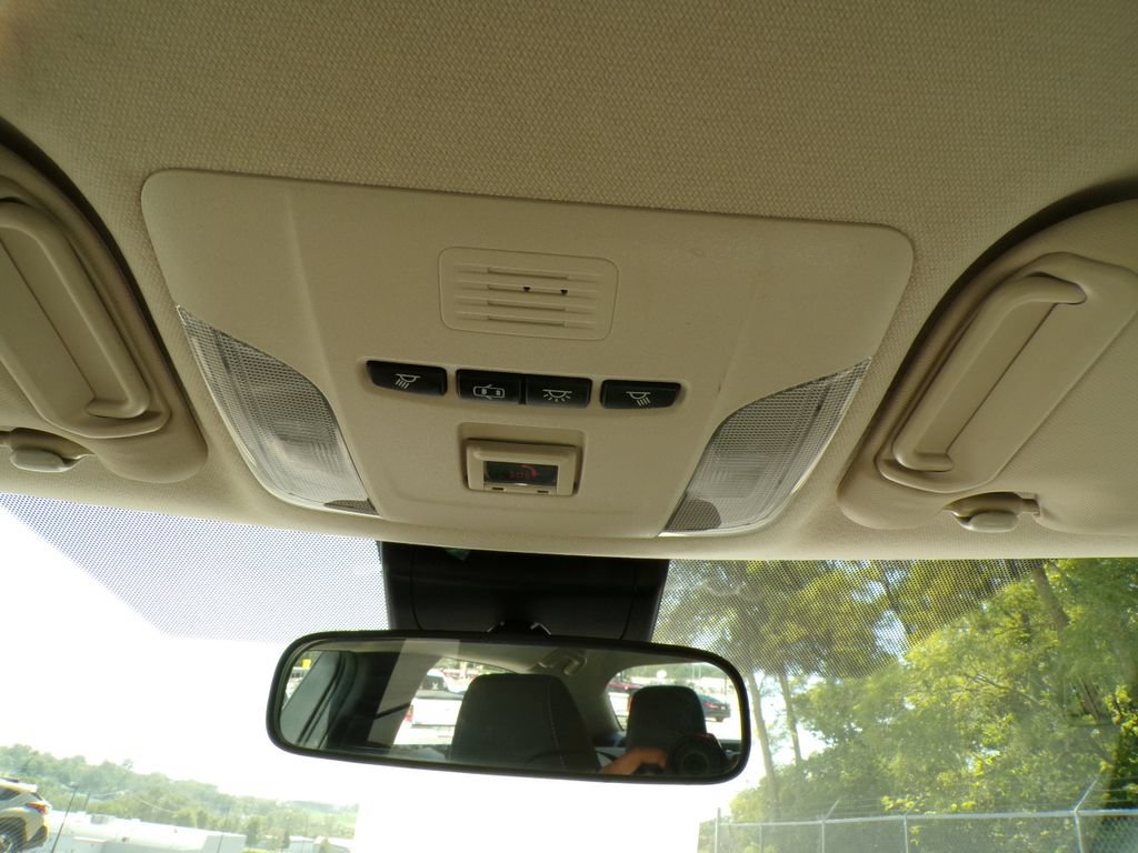 Used 2021 Toyota Corolla LE FWD image 29