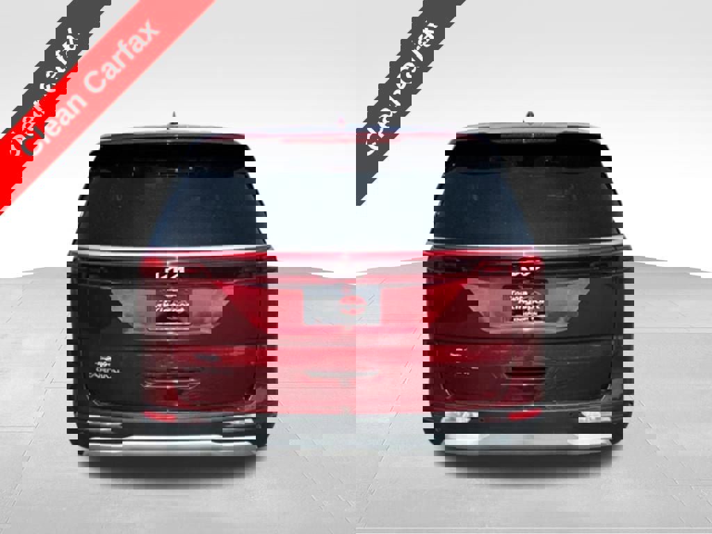 Used 2024 Kia Carnival EX image 4