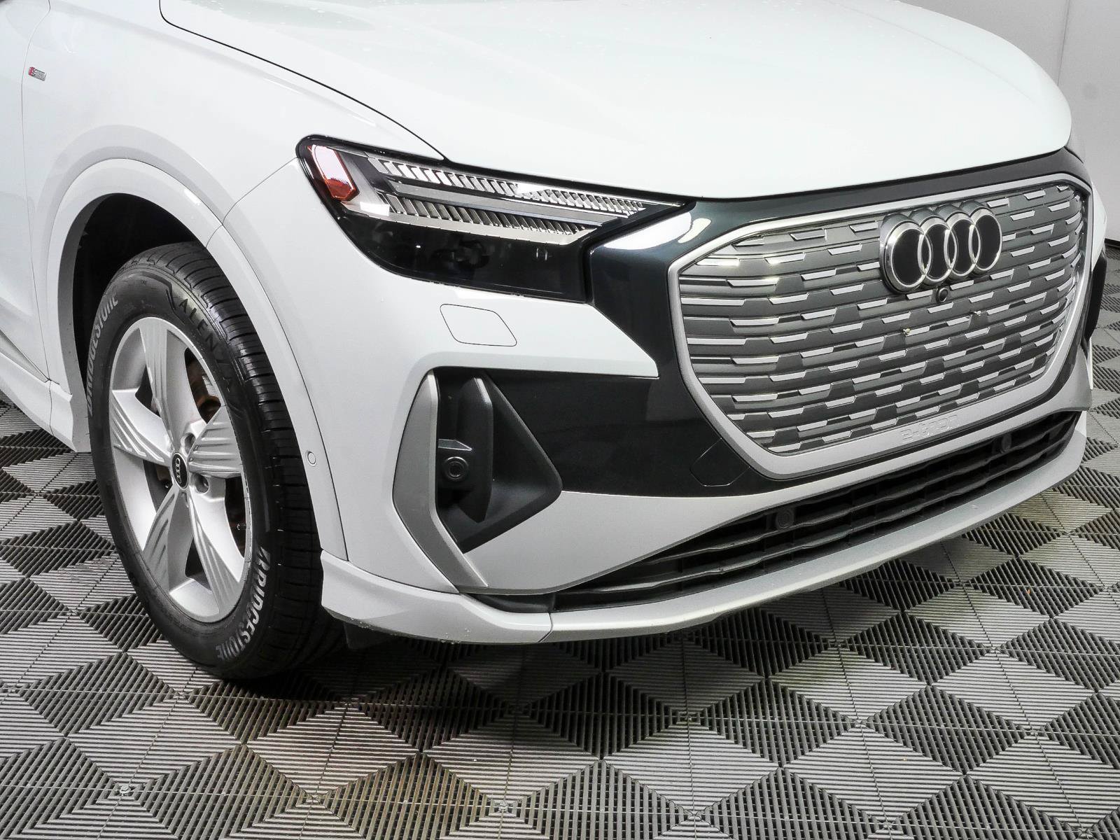 Used 2023 Audi Q4 e-tron Prestige AWD/4WD image 37