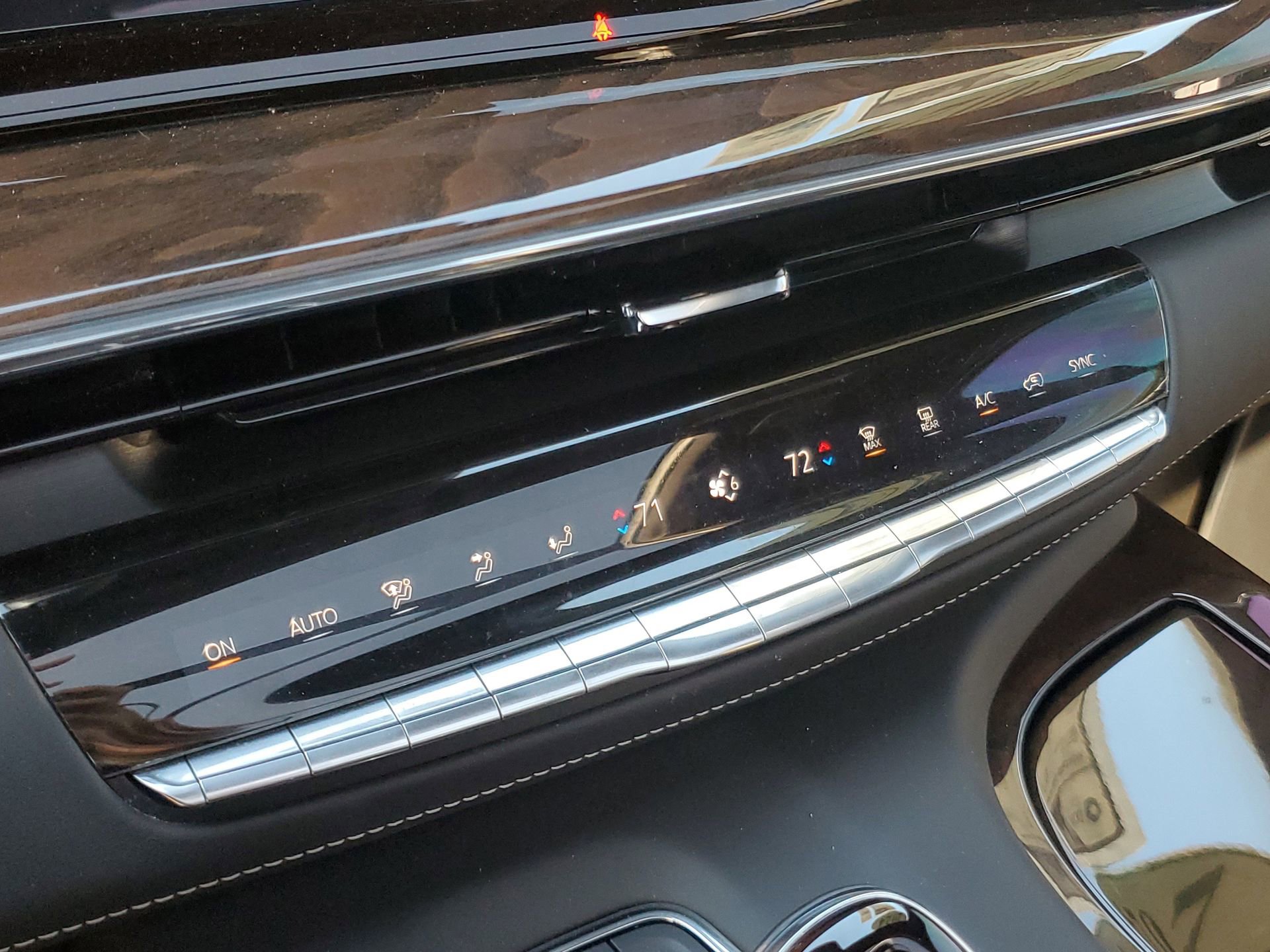 Used 2024 Cadillac Escalade Premium Luxury Platinum image 29