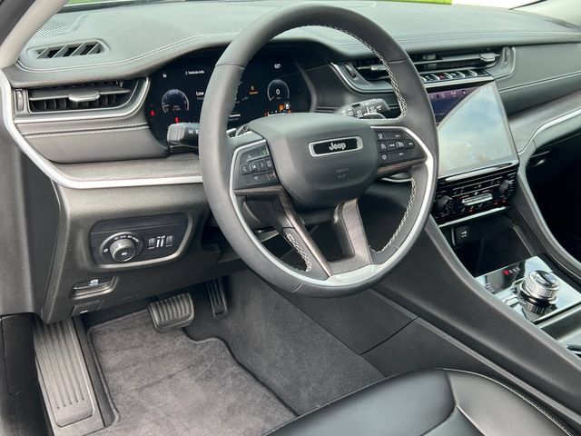 Used 2024 Jeep Grand Cherokee Limited w/ Black Appearance Package AWD/4WD image 18