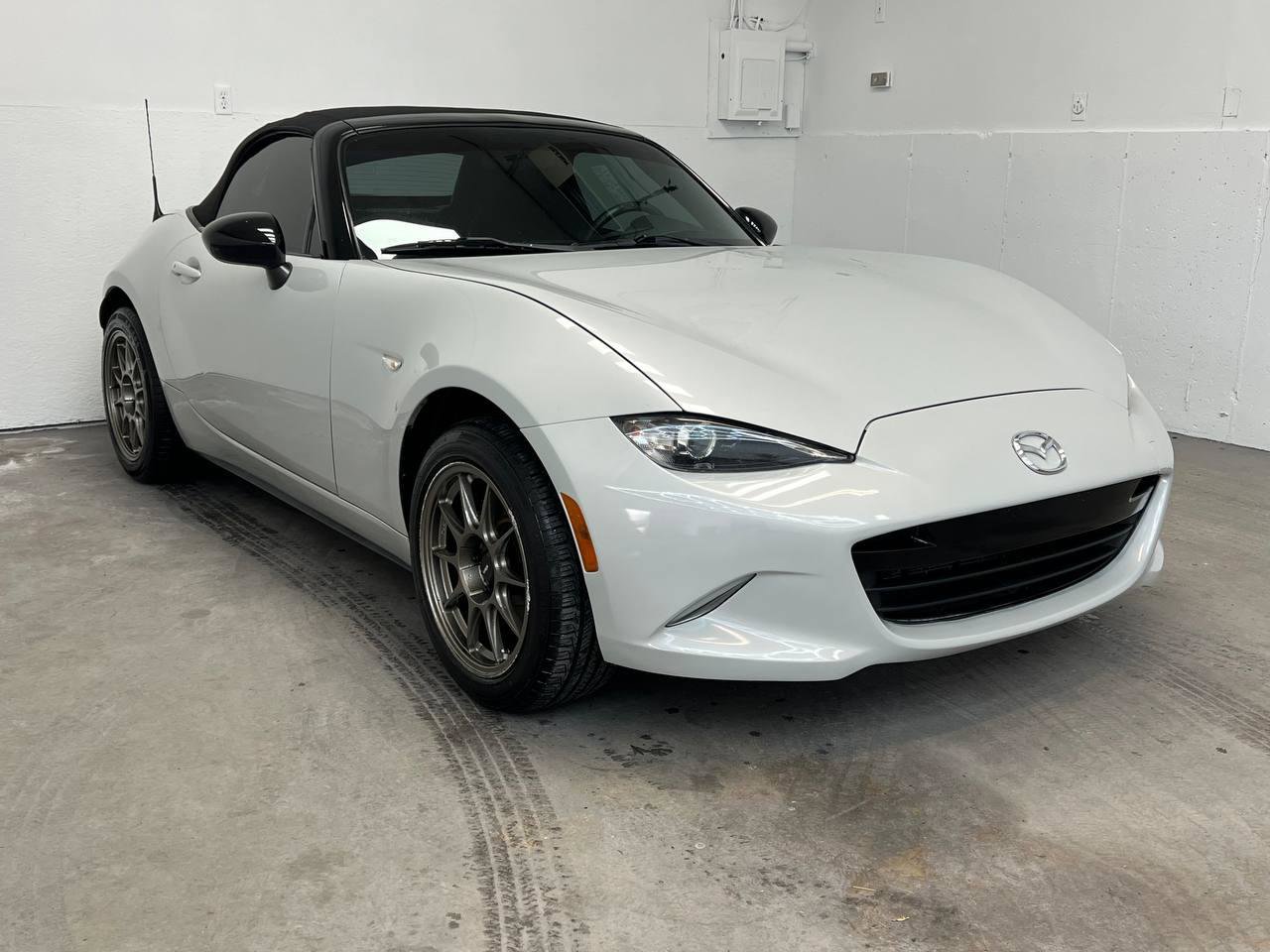 Used 2016 MAZDA MX-5 Miata Sport image 3