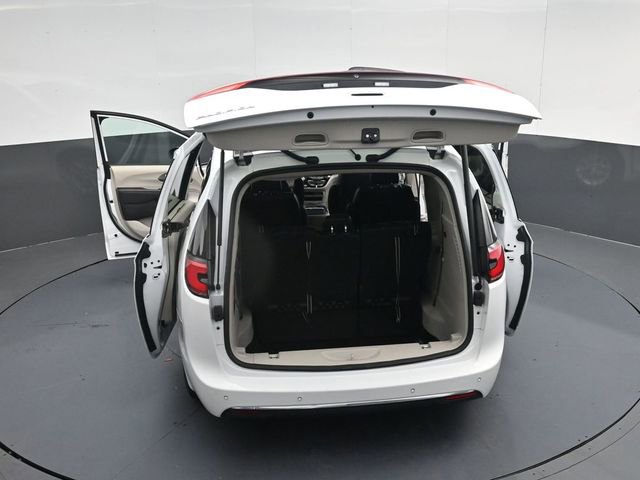 Used 2023 Chrysler Pacifica Touring-L image 55