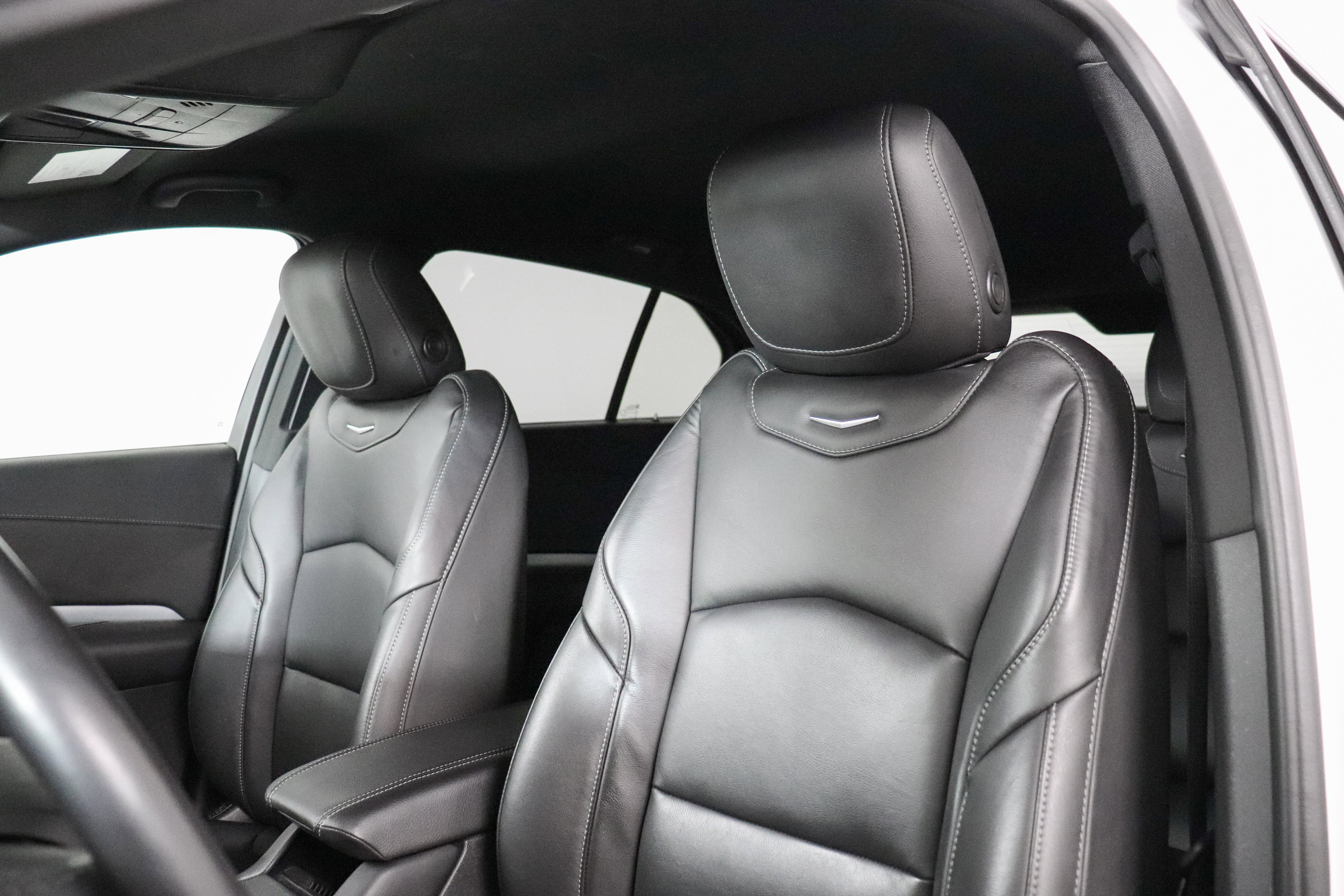 Used 2022 Cadillac XT4 Premium Luxury w/ Enhanced Visibility Package AWD/4WD image 14