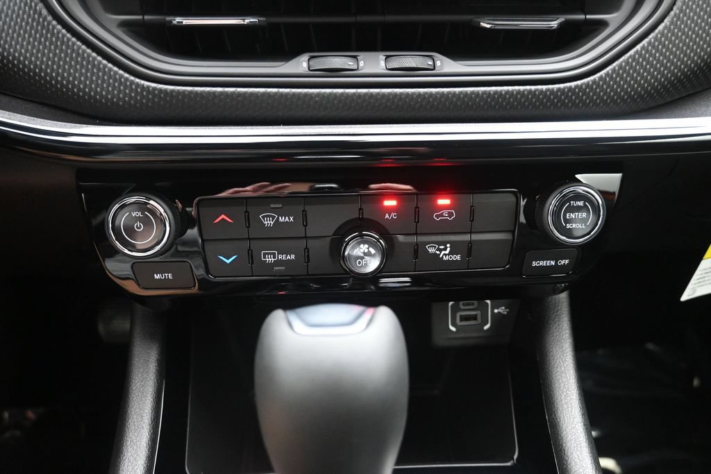 New 2026 Jeep Compass Latitude AWD/4WD image 17