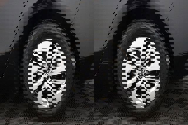 Used 2016 Toyota Prius Three image 9