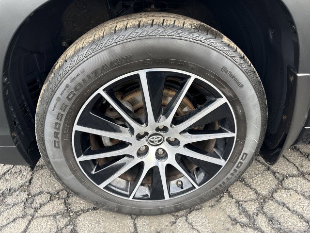 Used 2017 Toyota Highlander SE image 19