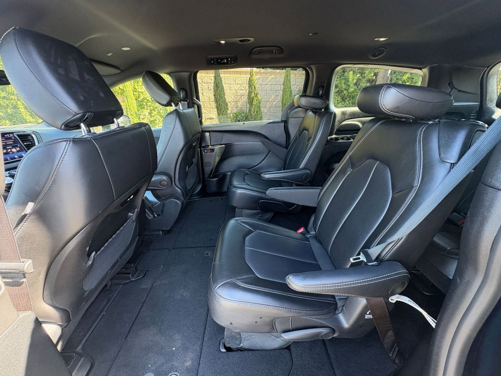 Used 2025 Chrysler Pacifica Select image 28