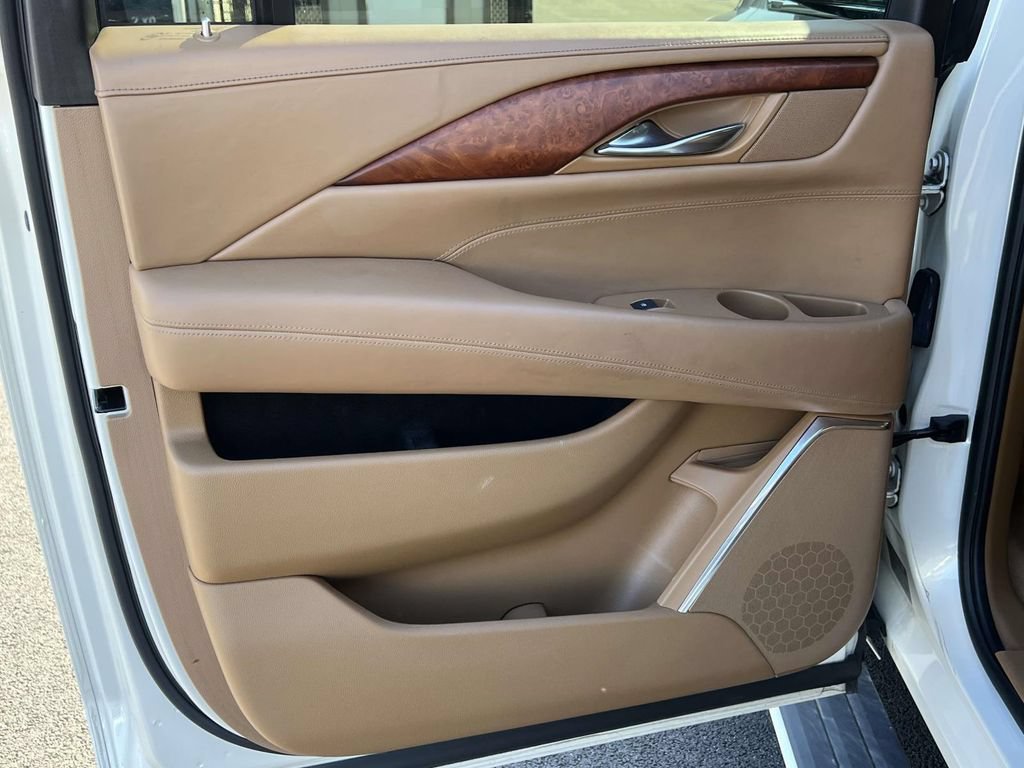 Used 2015 Cadillac Escalade ESV Platinum AWD/4WD image 11