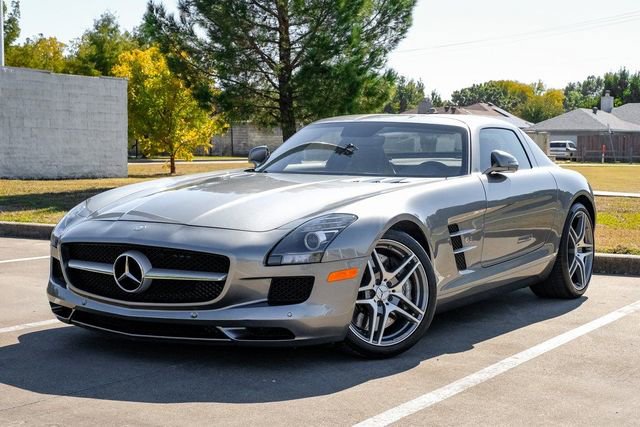 Used 2011 Mercedes-Benz SLS AMG Coupe image 3