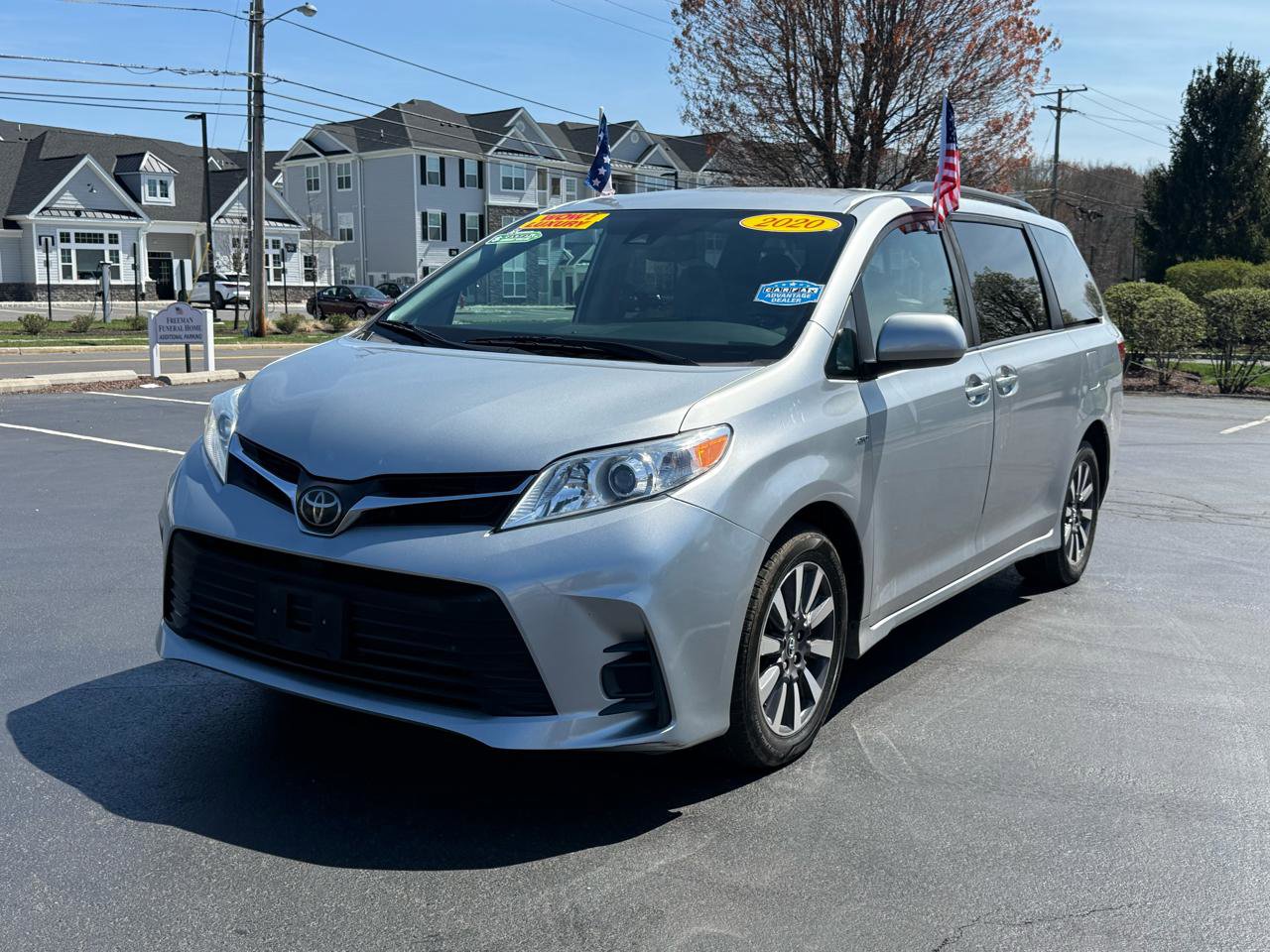 Used 2020 Toyota Sienna LE AWD/4WD image 3