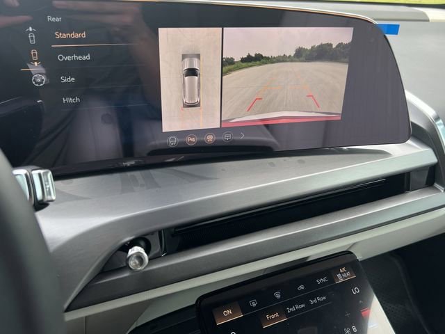 New 2026 Cadillac Vistiq Premium Luxury AWD/4WD image 17