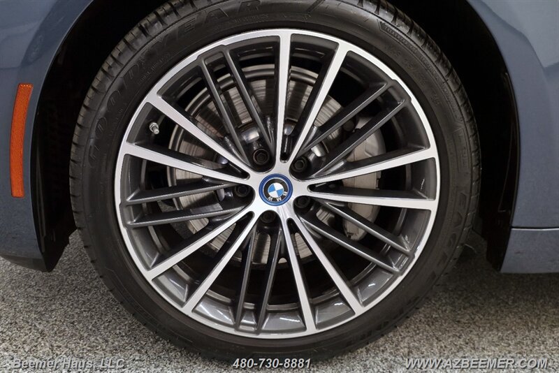 Used 2023 BMW 530e w/ Premium Package RWD image 18
