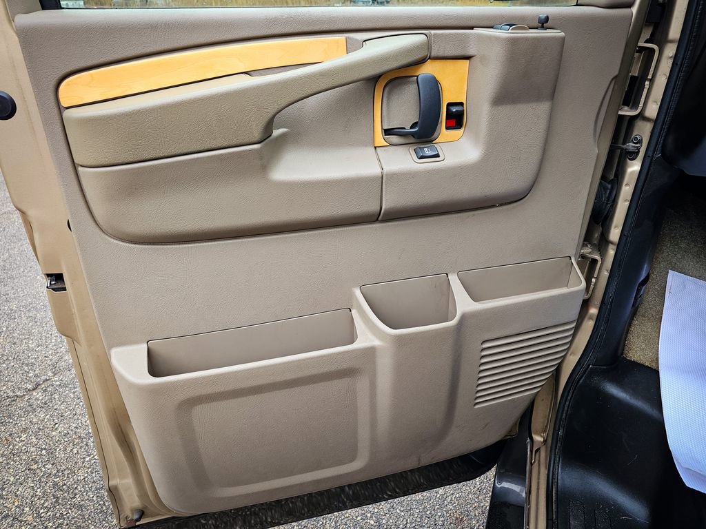 Used 2006 Chevrolet Express 3500 Extended w/ Power and Light Package image 12