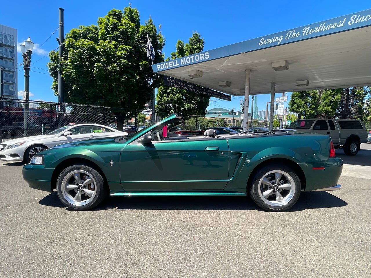 Used 2001 Ford Mustang Convertible RWD image 29