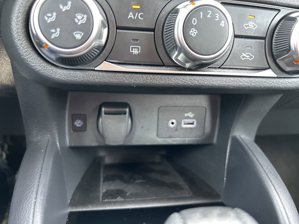 Used 2025 Nissan Versa SV FWD image 21