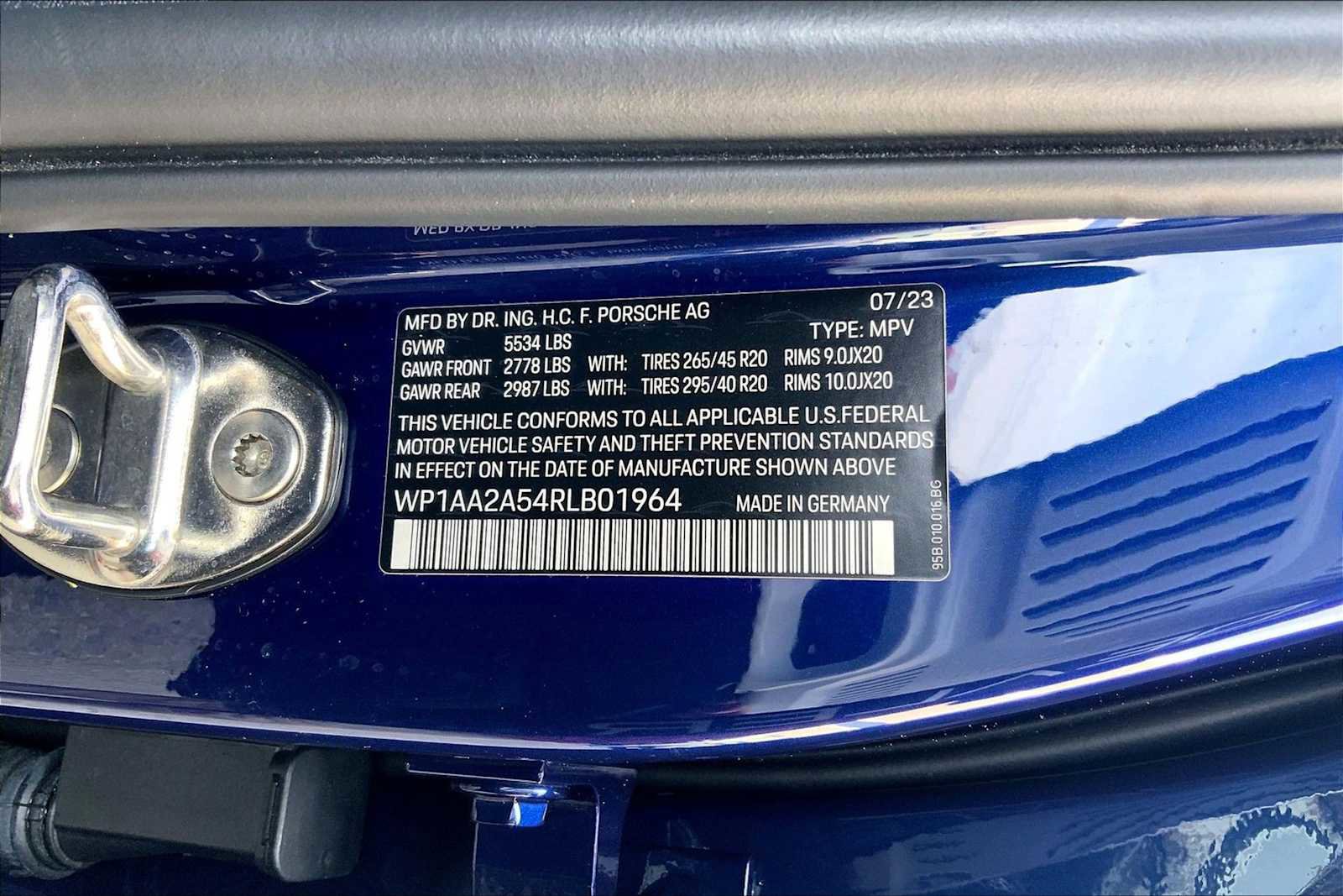 Certified 2024 Porsche Macan image 36