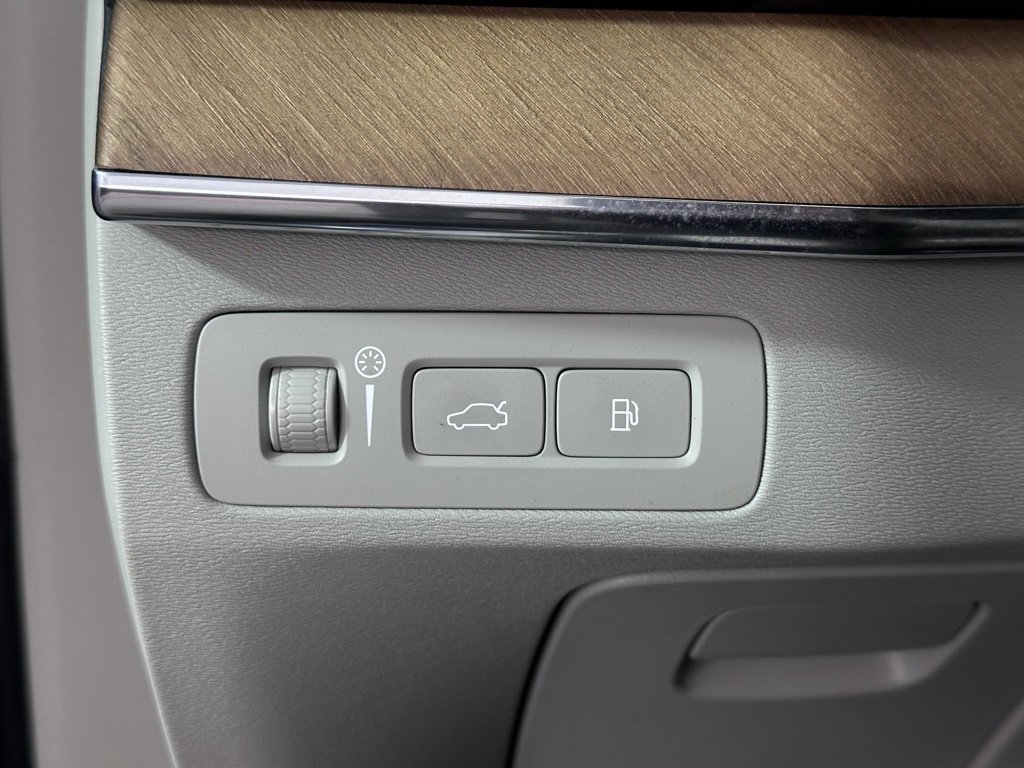 Used 2022 Volvo XC90 T8 Inscription Expression w/ Climate Package image 22