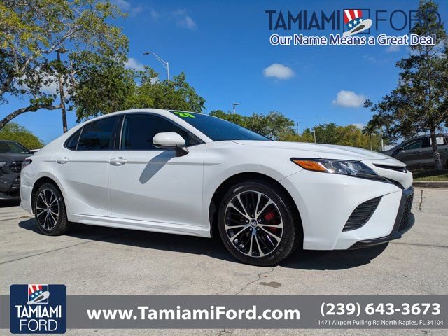 Used 2020 Toyota Camry SE image 1