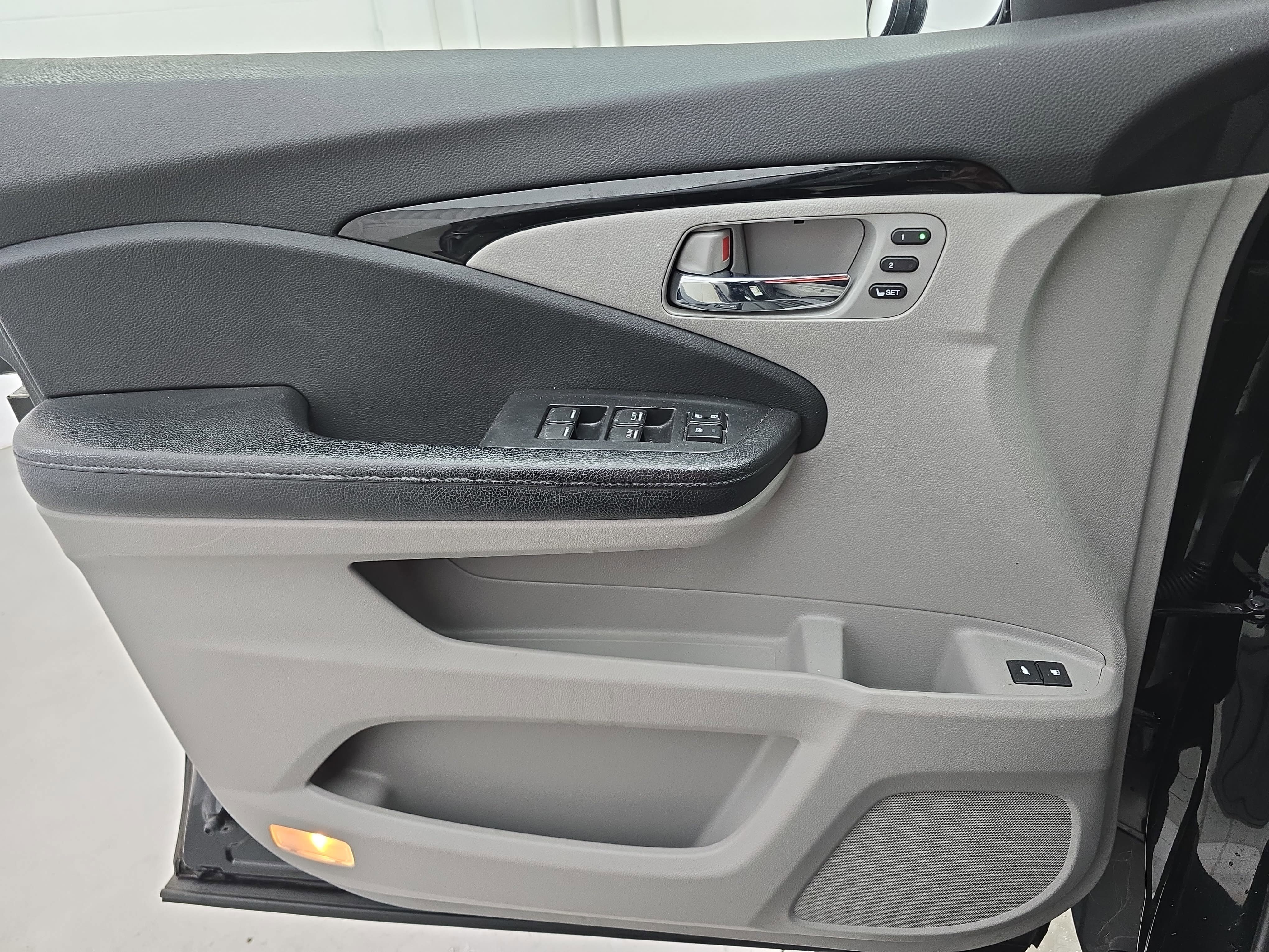 Used 2016 Honda Pilot Touring image 28
