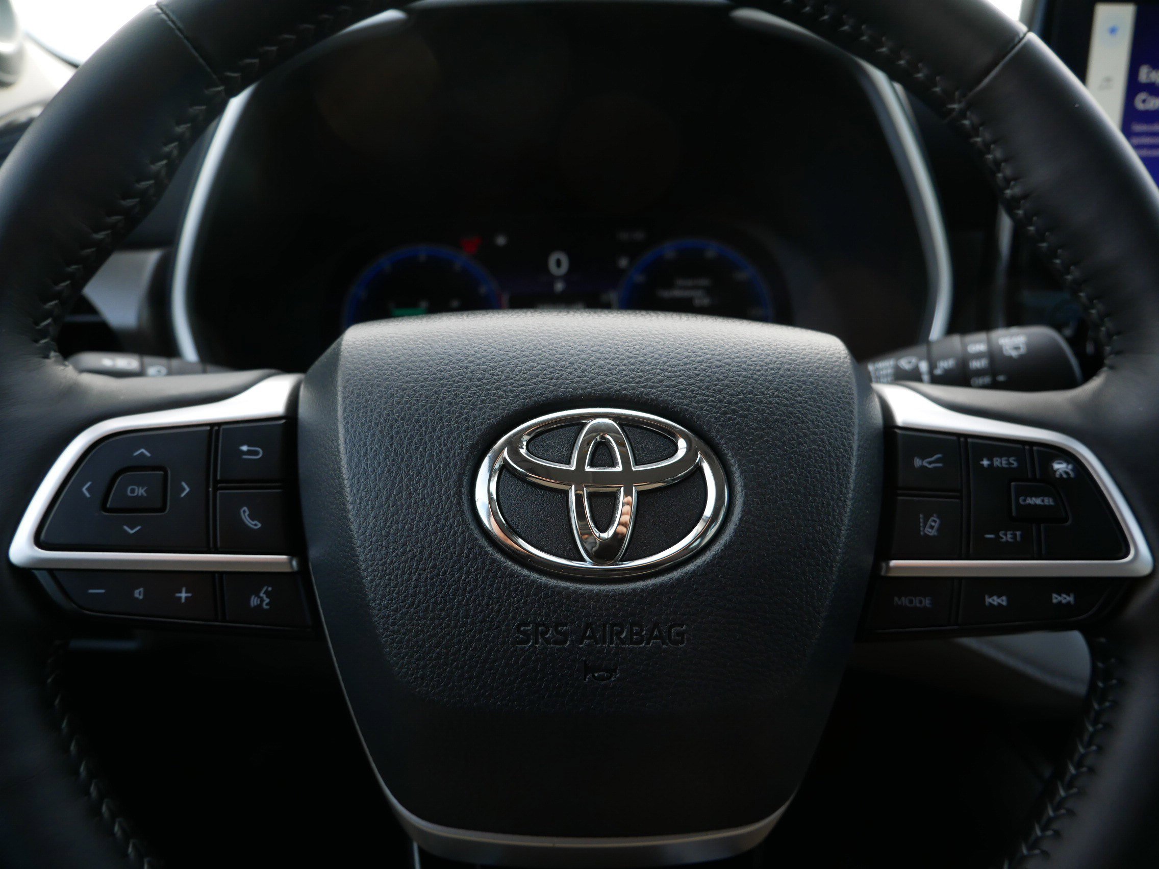 Used 2024 Toyota Highlander Limited image 25