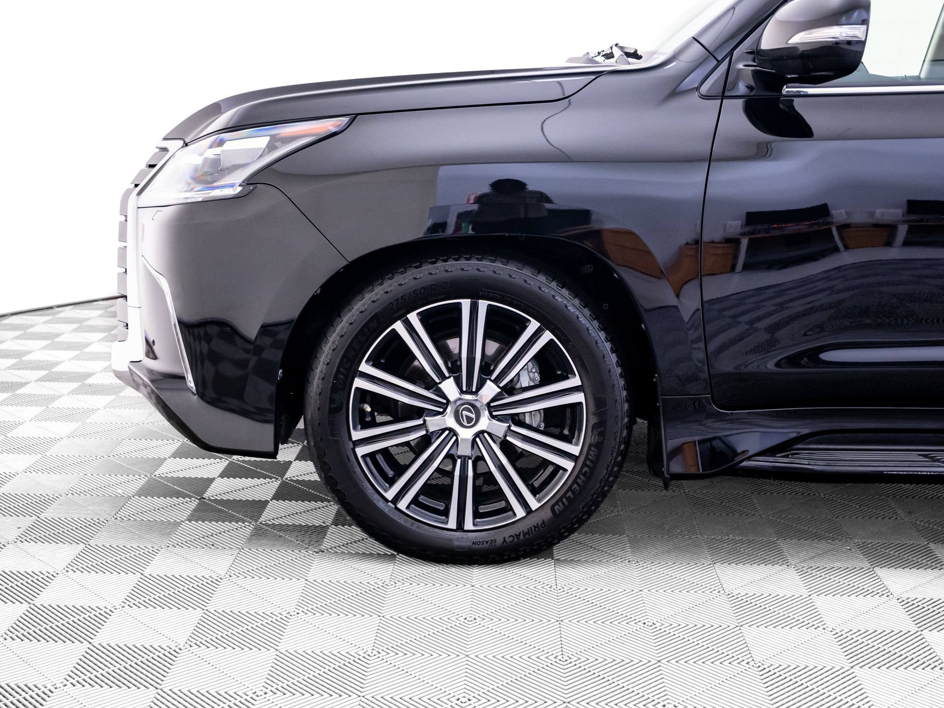 Used 2020 Lexus LX 570 4WD w/ Luxury Package image 39