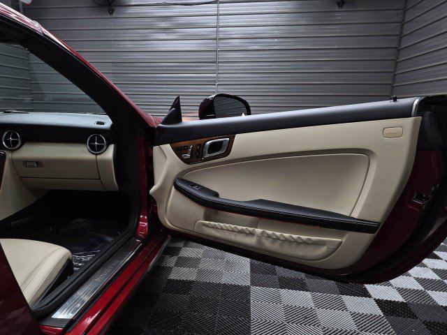 Used 2019 Mercedes-Benz SLC 300 image 32