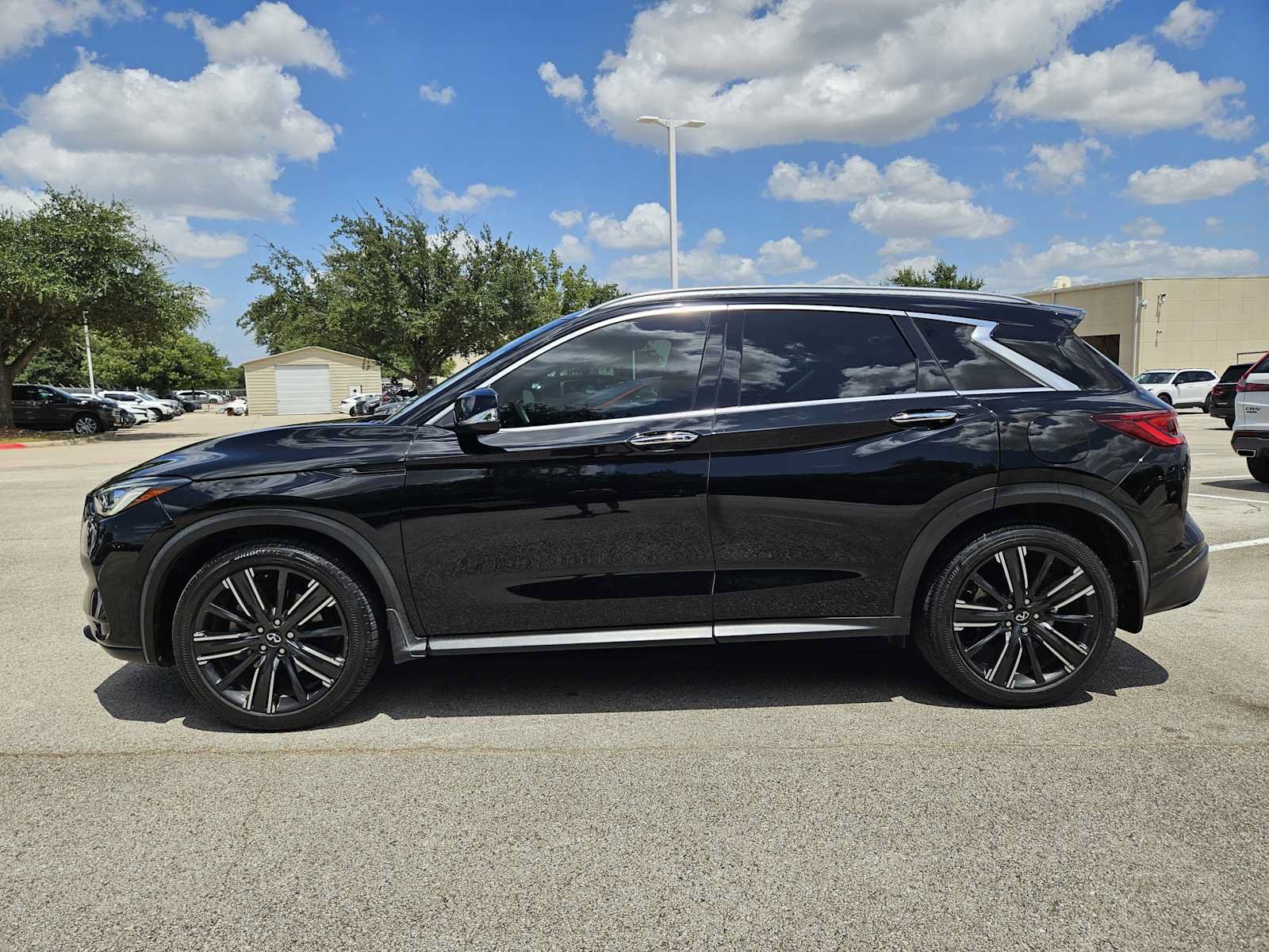 Used 2022 INFINITI QX50 Luxe w/ Appearance Package FWD image 4