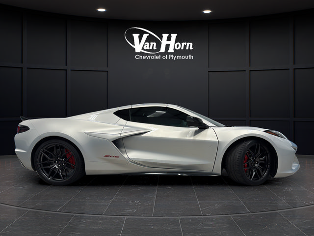Used 2024 Chevrolet Corvette Z06 w/ Stealth Interior Trim Package RWD image 11
