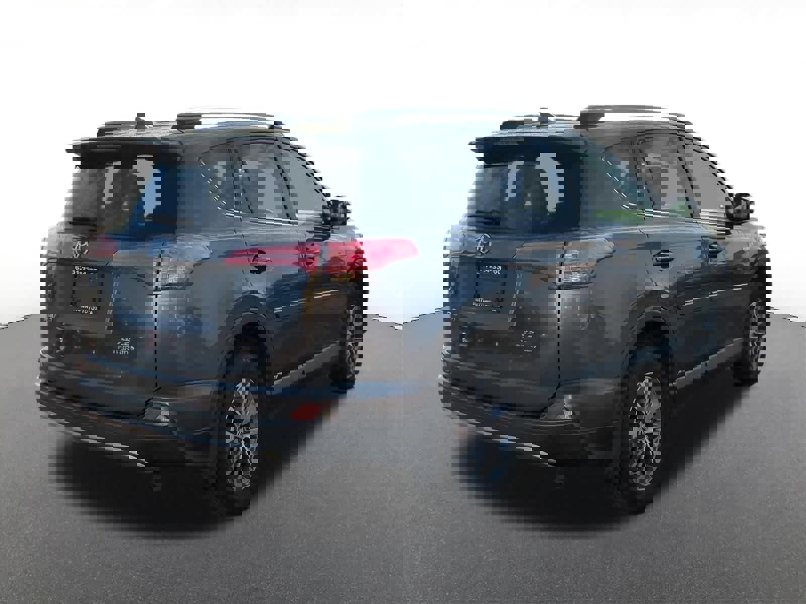 Used 2018 Toyota RAV4 XLE image 6