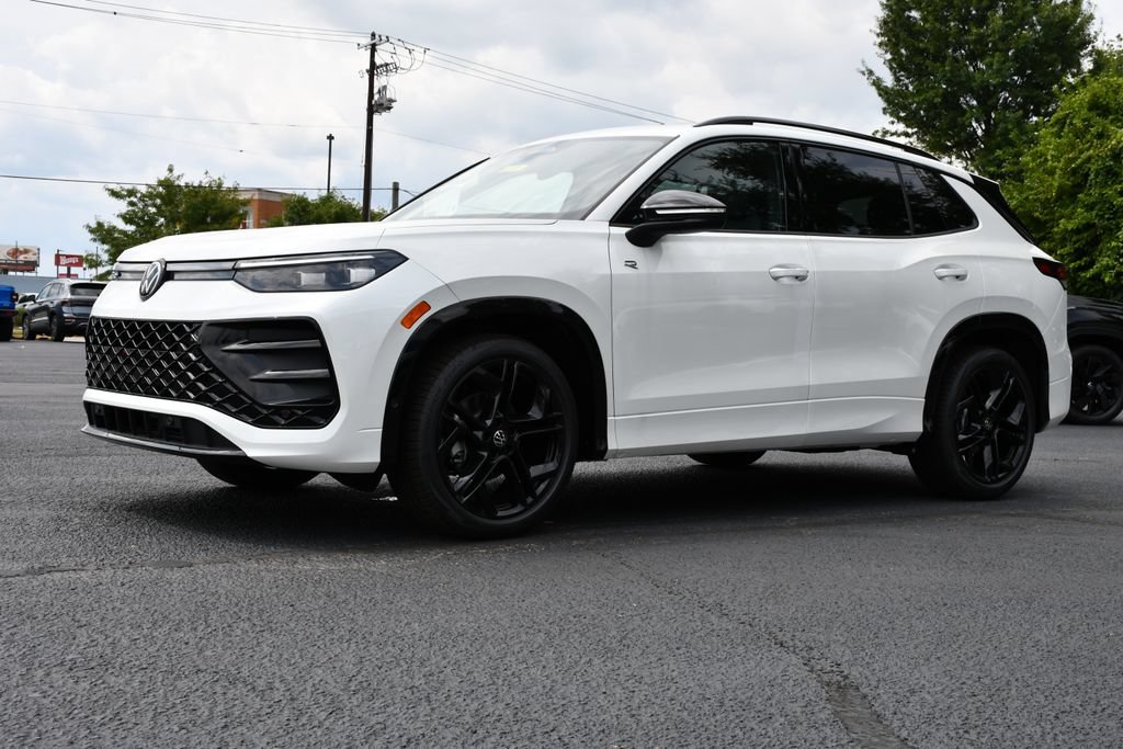 New 2026 Volkswagen Tiguan SE R-Line FWD image 3