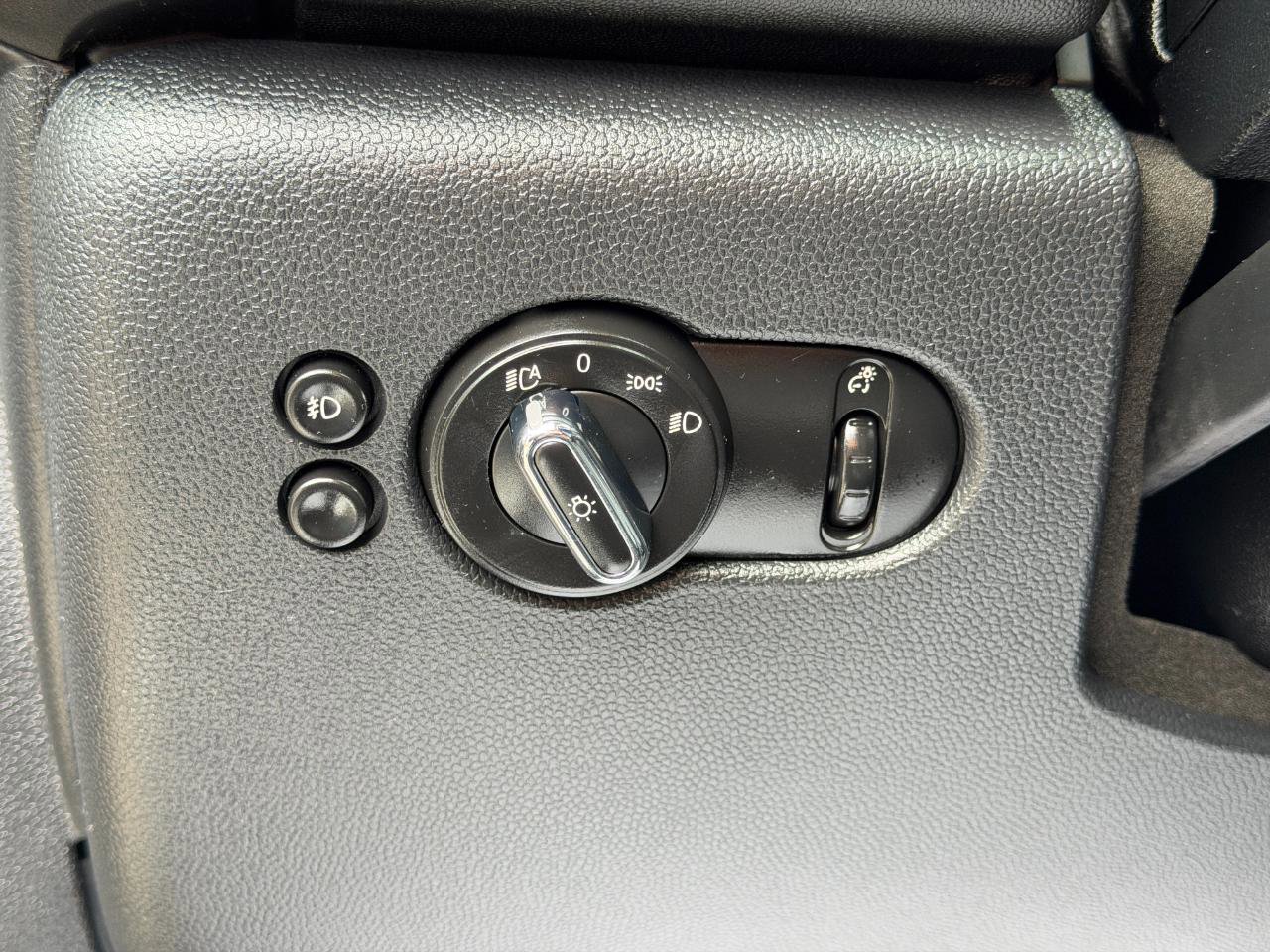 Used 2019 MINI Cooper S w/ Premium Package FWD image 18