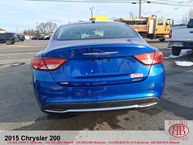 Used 2015 Chrysler 200 Limited w/ Convenience Group image 4