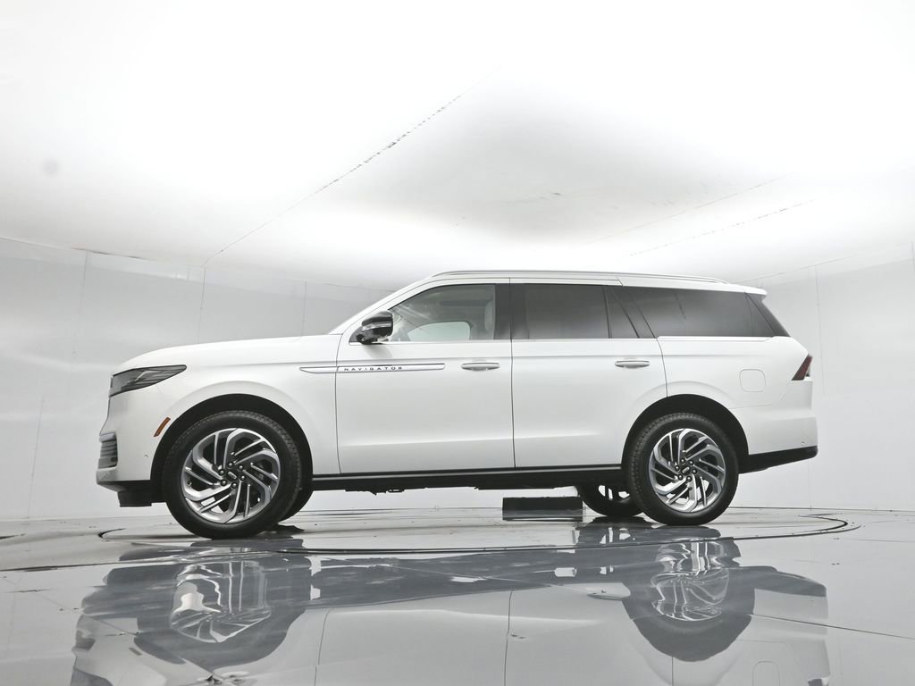 Used 2025 Lincoln Navigator Reserve AWD/4WD image 55