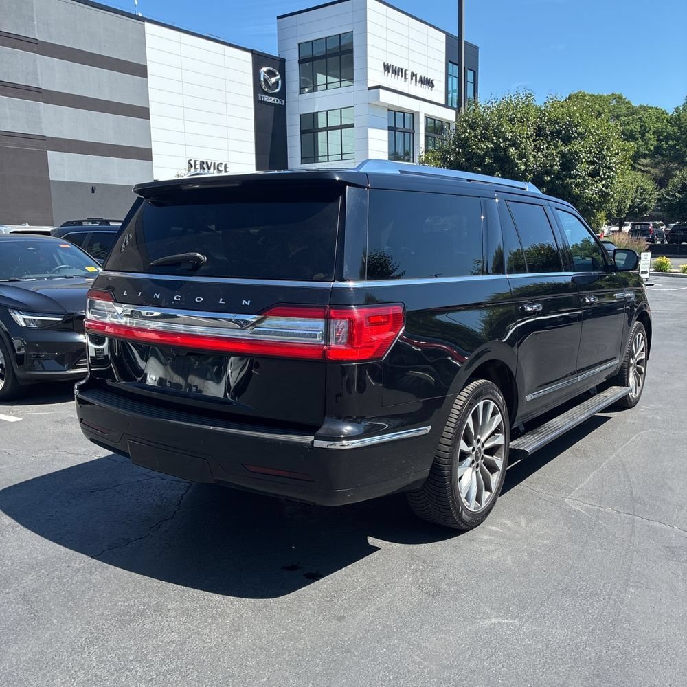 Used 2018 Lincoln Navigator L Select AWD/4WD image 3