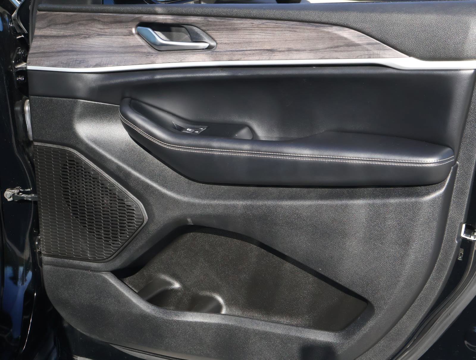 Used 2024 Jeep Grand Cherokee Limited image 17