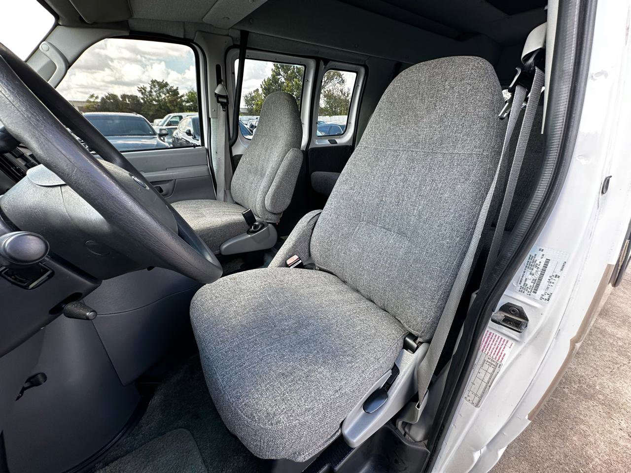 Used 2004 Ford E-250 and Econoline 250 Extended RWD image 19