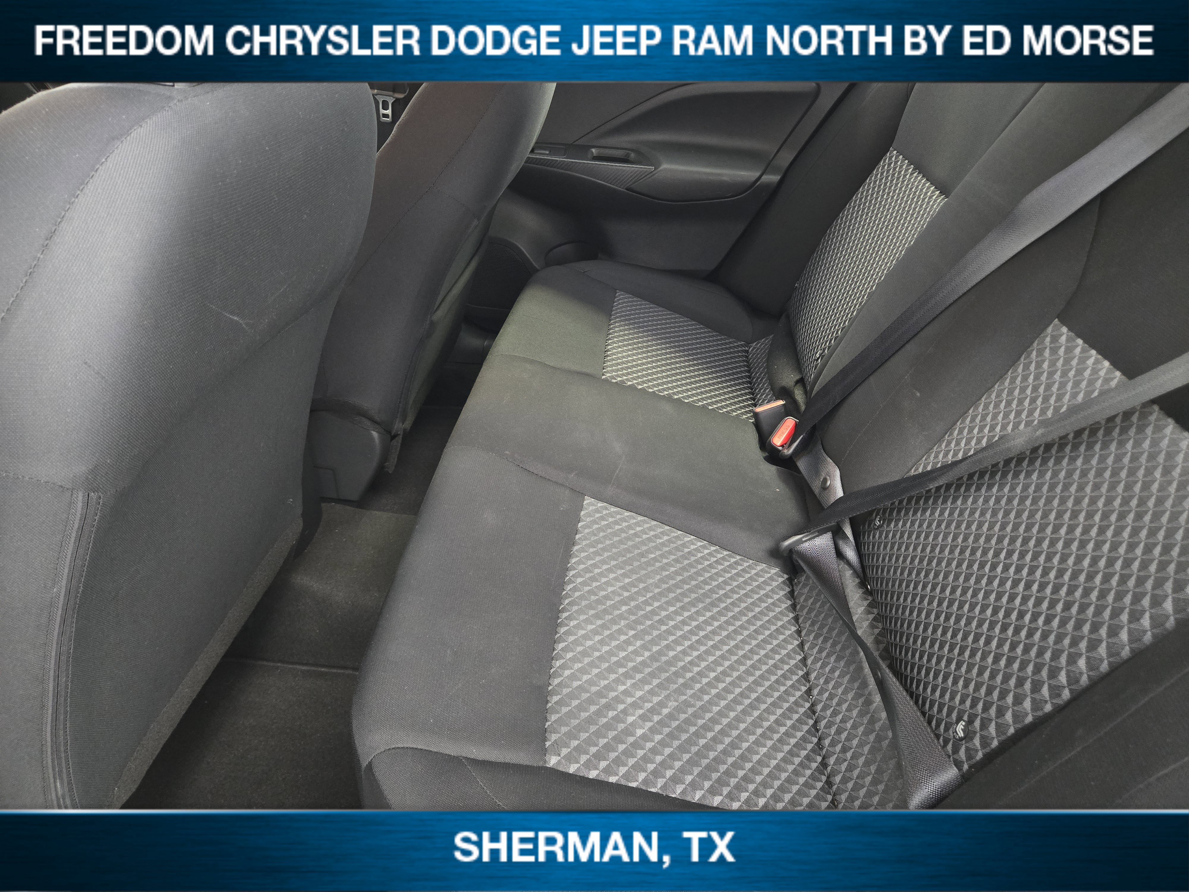 Used 2022 Nissan Versa S FWD image 19